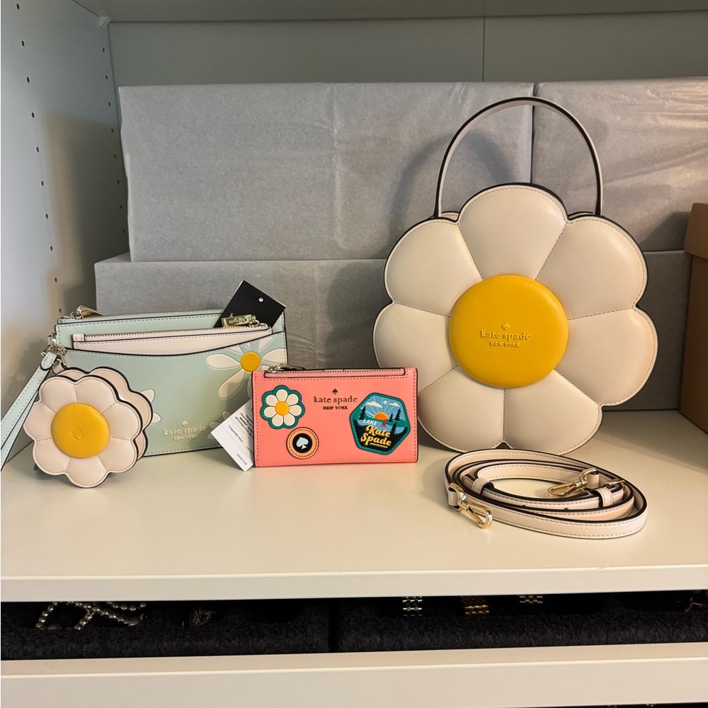 New..kate spade Day Tripper Daisy Floral Triple Wristlet 3-Piece Set - Picture 12 of 13